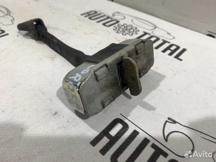 Ограничитель двери задний правый Toyota Corolla