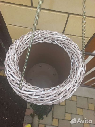 Подвесное кашпо из ротанга