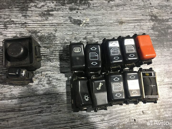 Кнопки управления в салоне Mercedes-Benz W124