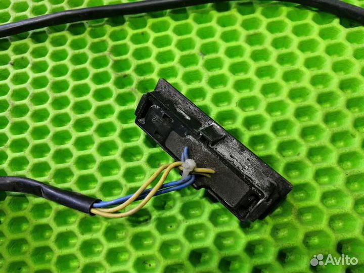 Кнопка открывания багажника Nissan Juke F15