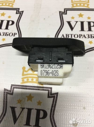 Кнопка центрального замка Volkswagen Polo 5 1.6