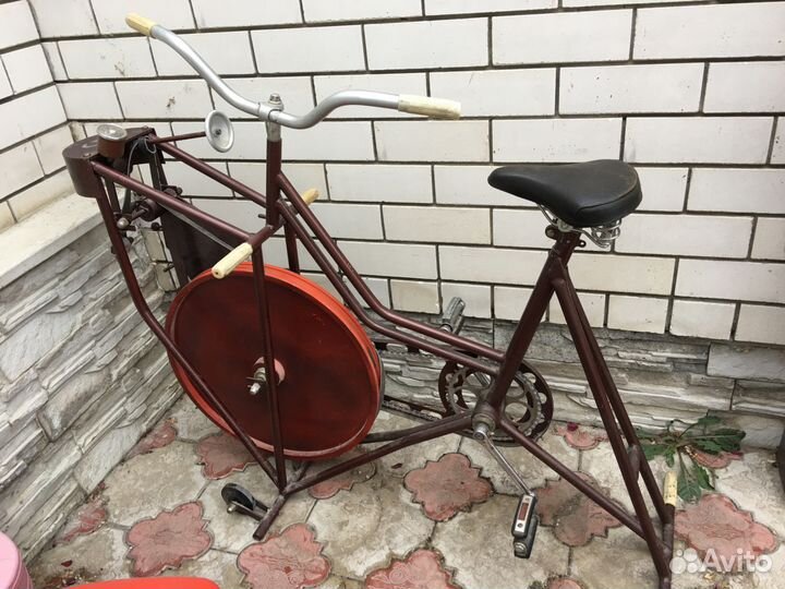 Ретро велотренажер