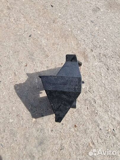 Кронштейн радиатора левый Bmw 5 E39 M54B25