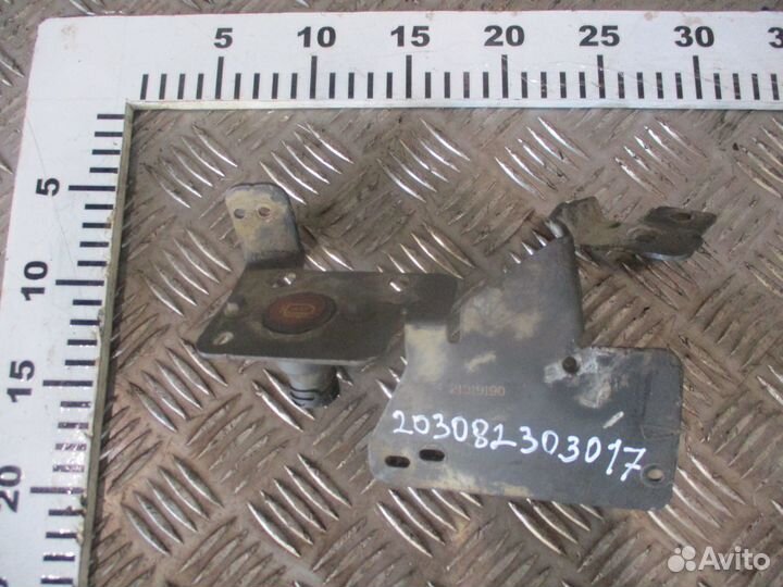 Кронштейн Volvo 21319190