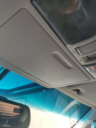 Фиксатор очечника 688304Х00А для Nissan Pathfinder