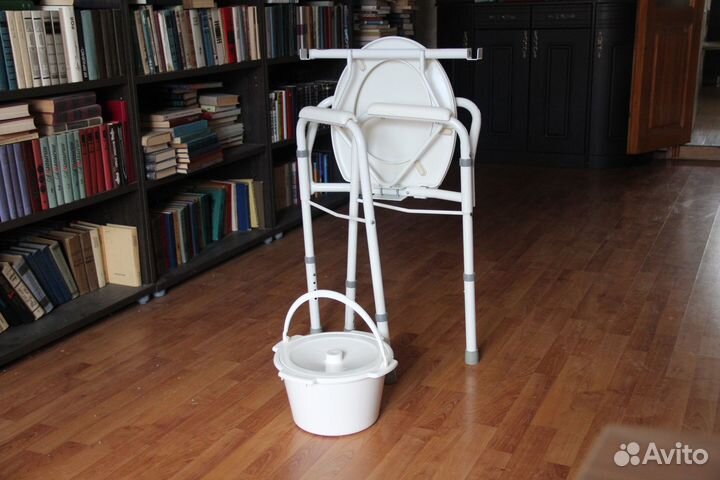 Складное санитарное кресло-туалет