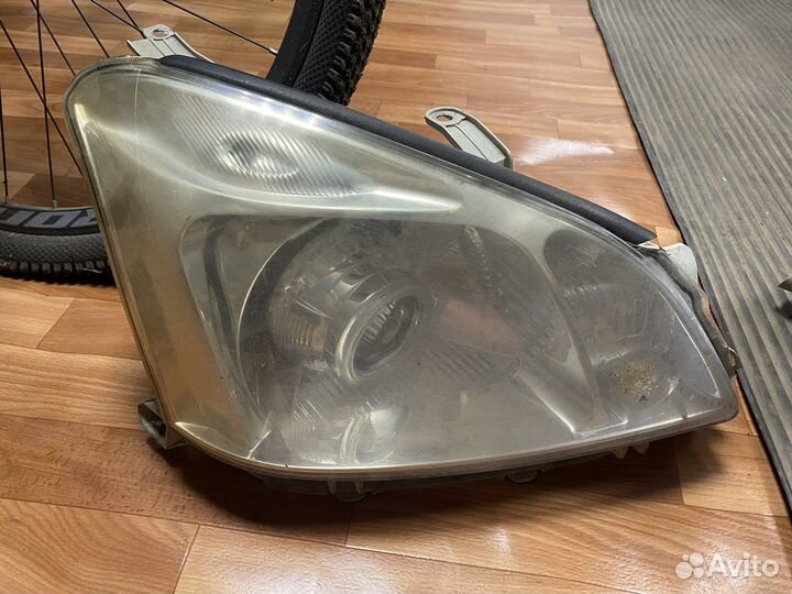 Передняя оптика на Toyota Premio