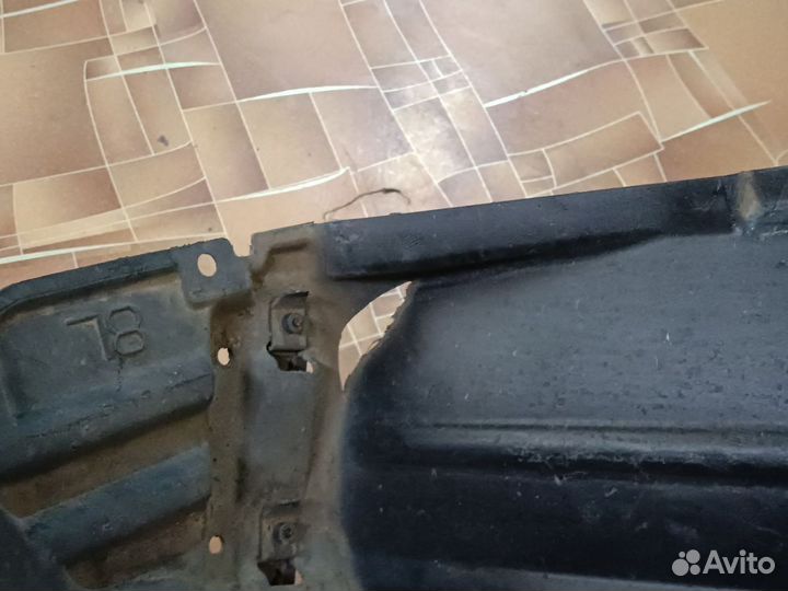 Подкрылок Toyota Vitz NSP130 (Переднее Левое)