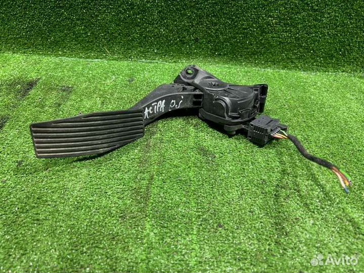 Педаль газа Opel P-J Astra седан 1.4 2013