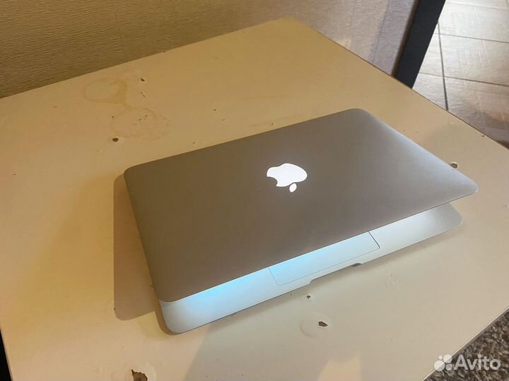 Apple macbook air 11 2010 late
