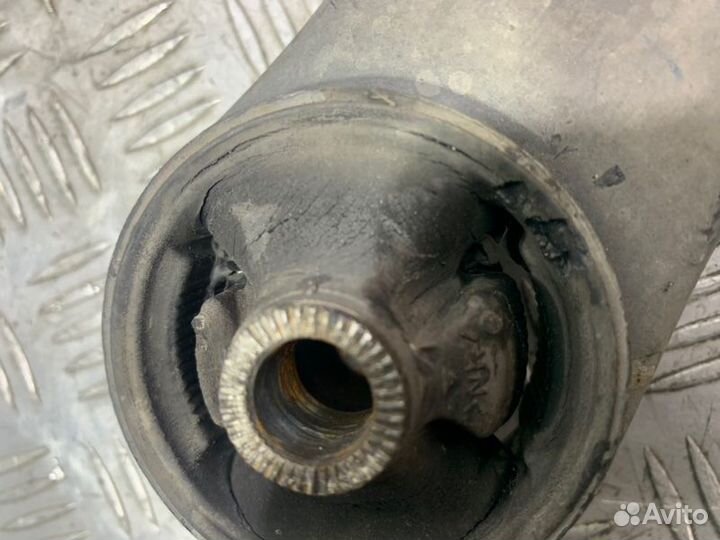 Рычаг передний правый Toyota Corolla ZZE121