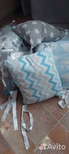 Подушка. Мягкие бортики в кроватку б/у