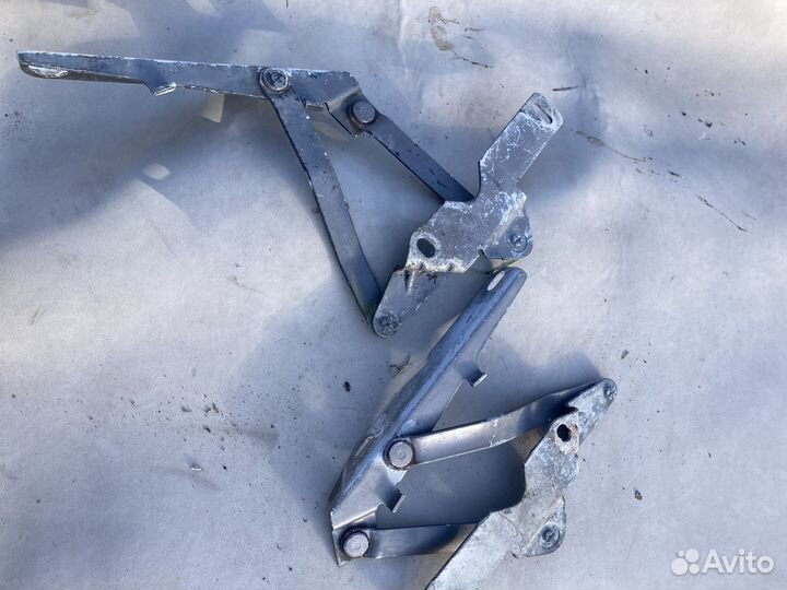 Крепления для капота Ауди 100 c3