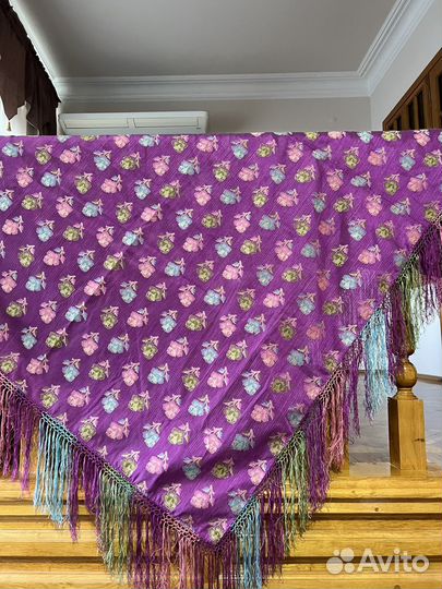 Платок большой красивый