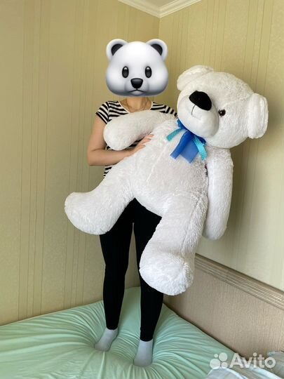 Большой плюшевый медведь