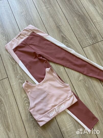 Спортивные лосины и топ для девочки