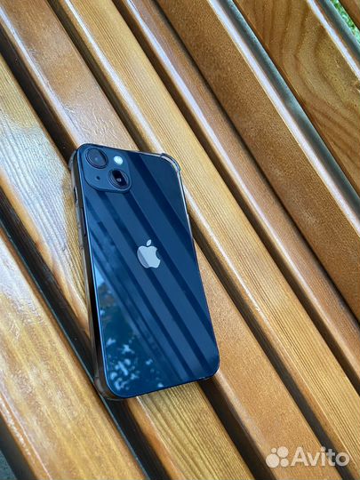 Телефон iPhone 13