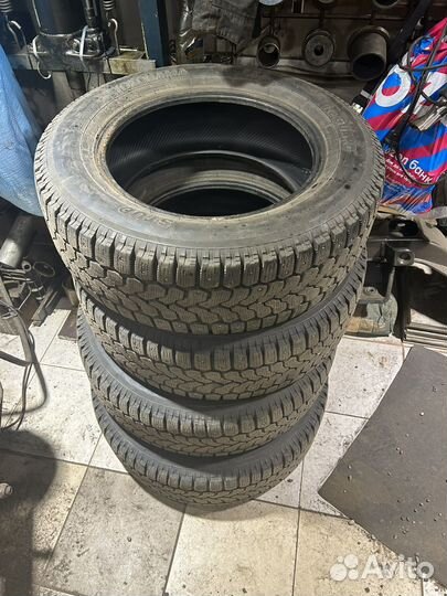 Зимняя резина 215 65 r 16