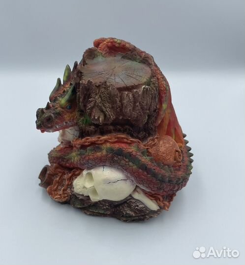 Статуэтка дракона