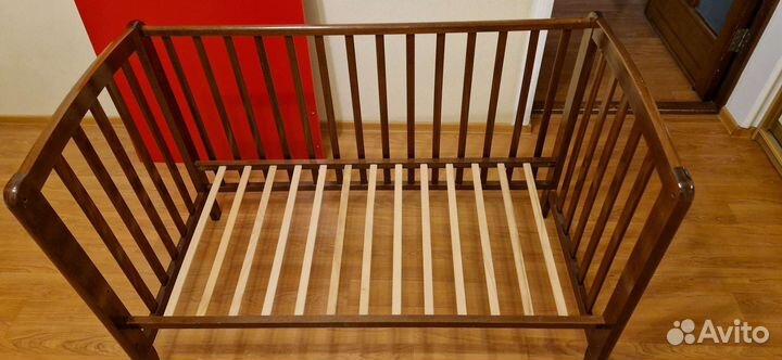 Детская кроватка с матрасом