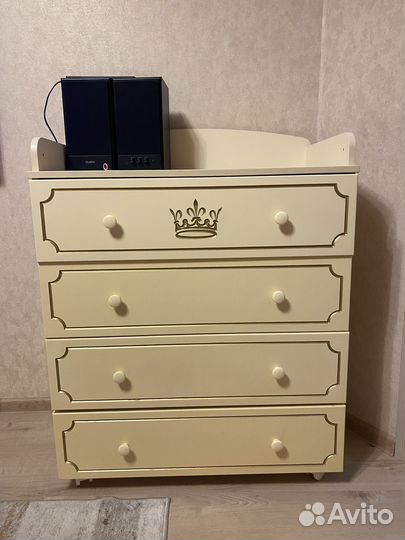 Детская кроватка с пеленальным столиком