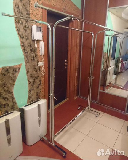 Вешалка напольная, регулируемая, на колесиках