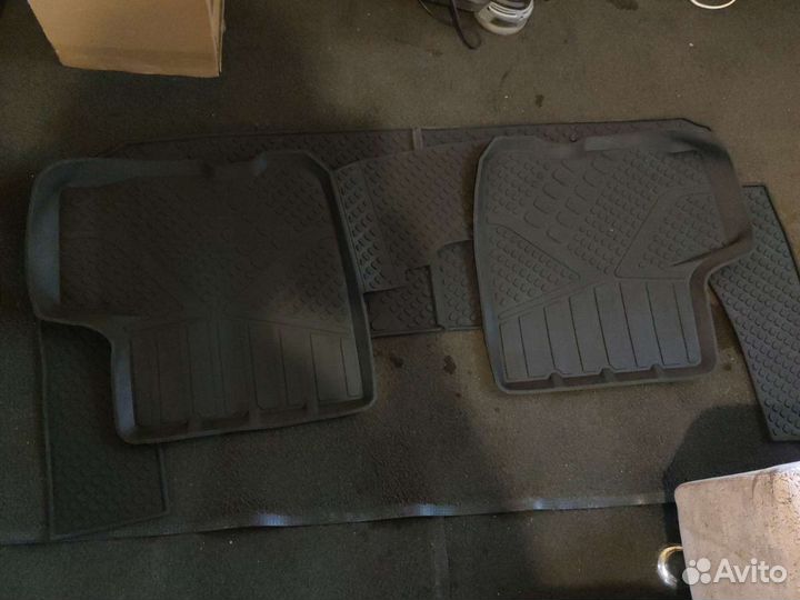 Резиновые ковры салона ларгус
