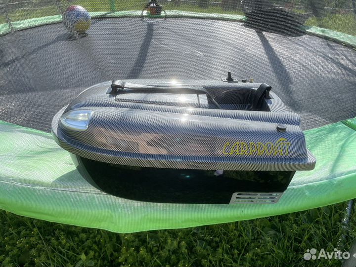 Прикормочный кораблик carpboat skarp carbon