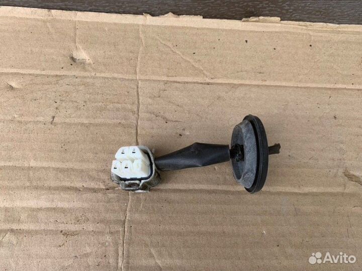 Разъем топливного насоса Toyota Corolla E120 1.4