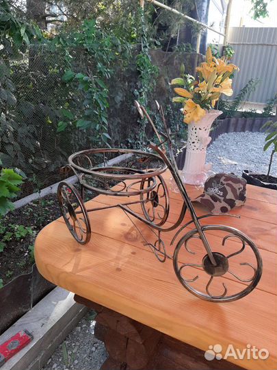 Подставка для цветов кованный