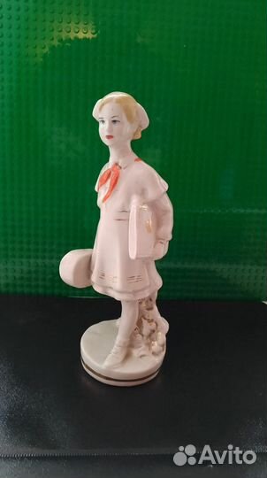Статуэтки фарфор СССР Первоклассник и Пионерка