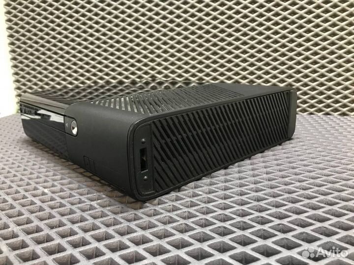 Игровая приставка Microsoft Xbox 360 E (10)
