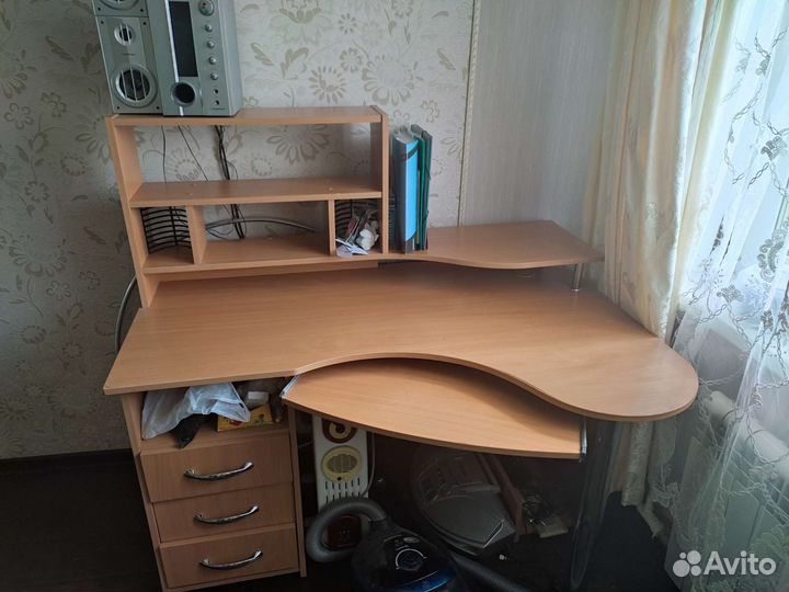 Компьютерный столик для ноутбука