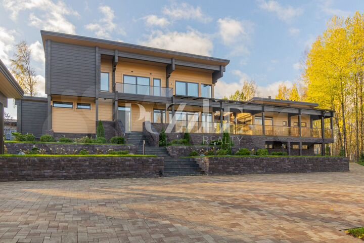 Дом 435 м² на участке 21 сот.