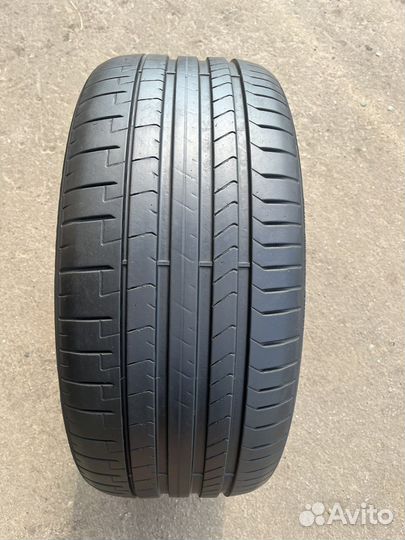 Pirelli P Zero PZ4 255/35 R21