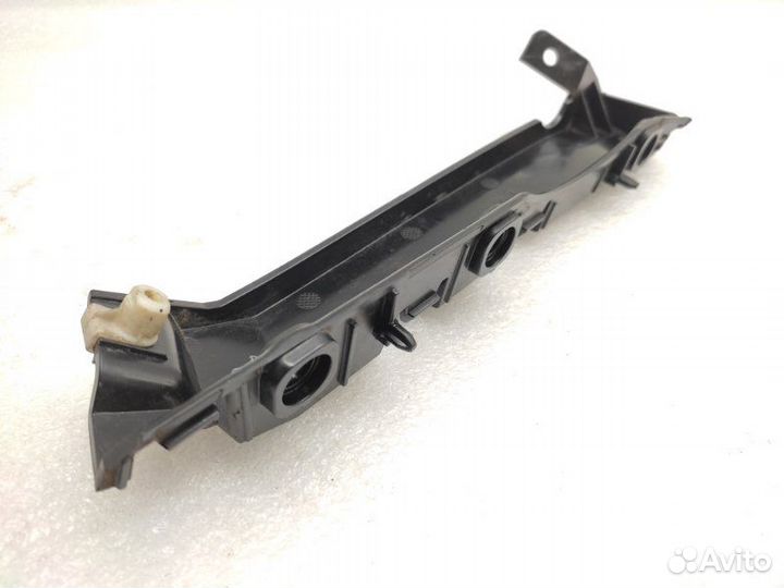 Крепление бампера переднее правое Land Rover