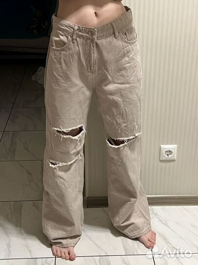 Штаны бежевые с дырками