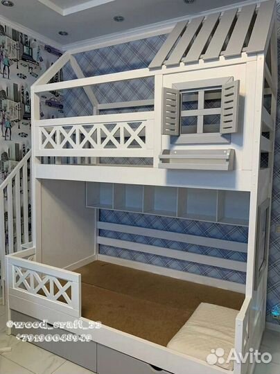 Двухъярусная кровать домик