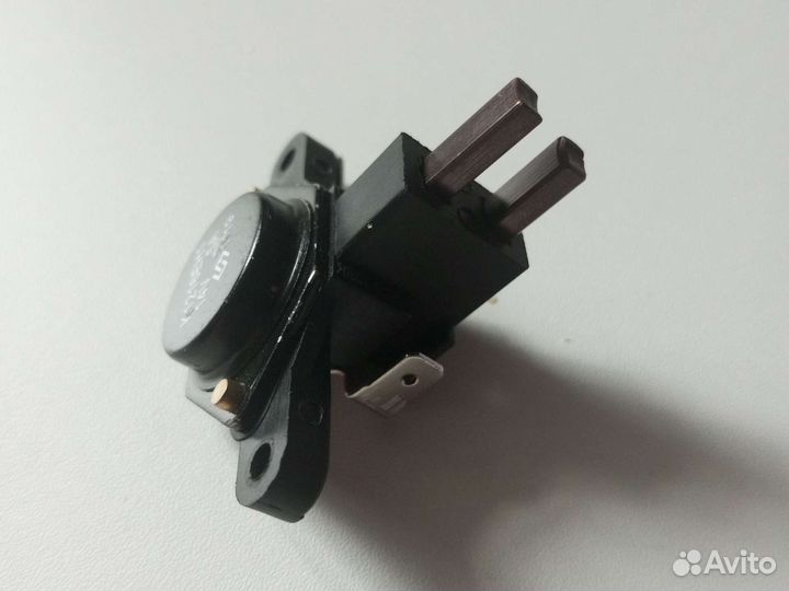 Регулятор напряжения,Щётка генератора, (шоколадка)