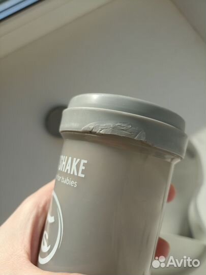 Бутылочка twistshake, и нагрудник силиконовый