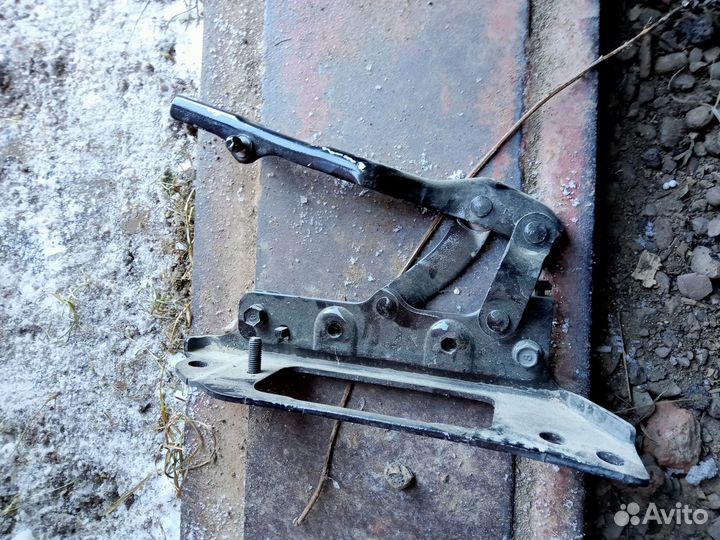 Петли капота на G 80