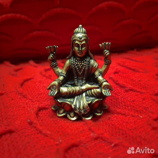 Статуэтки, фигурки