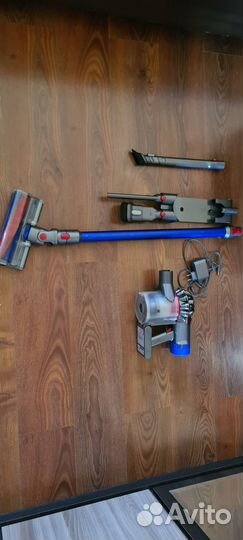 Мощный но легкий беспроводной пылесос Dyson V7