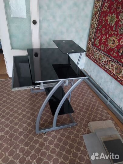 Продам компьютерный стол