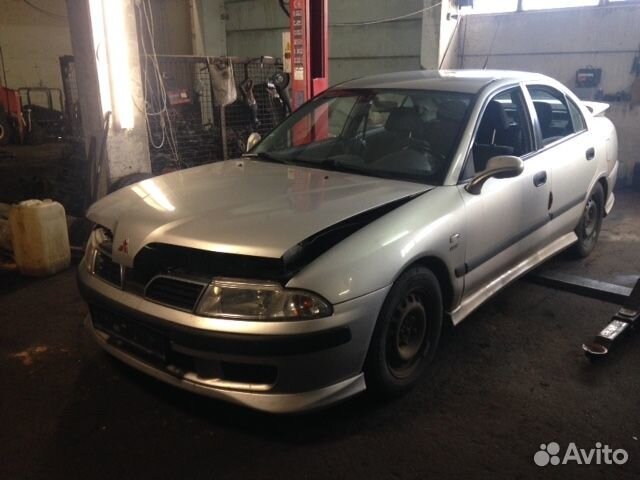 Разбор на запчасти Mitsubishi Carisma