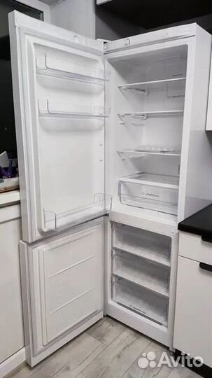 Новый Холодильник Indesit Haier от 150 до 200 см