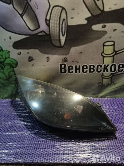 Фара правая Mitsubishi Colt