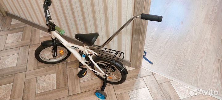 Детский велосипед с ручкой
