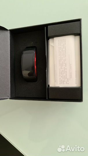 Фитнес браслет Samsung gear fit 2 pro