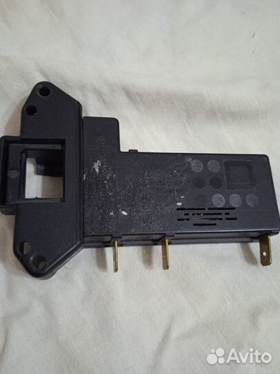 Замок люка 0050096 на стиральную машину Bosch